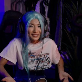 Милашка отлично пососала и подставила пиздень