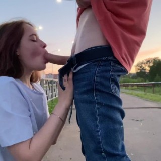 Прямо на улице выебал девку молодку