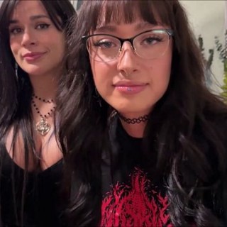 Две давалки красотки разделили один член