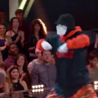 Порно милфа дрочит хуй