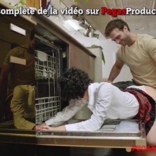 Дает крошке классно сосать хрен и жарит