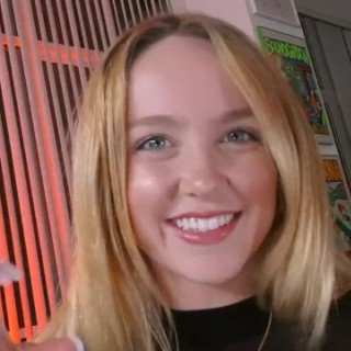 Милая красотка согласилась отсосать хрен