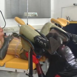 Порно первый раз в попу насильно