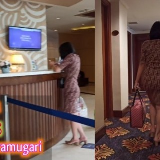 Шпилится со своей домашней девушкой