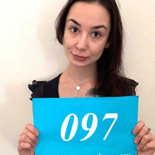 Самец ебет шалаву на кастинге в порнуху