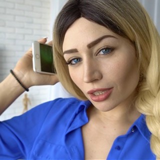 Порно с молодой блогершей