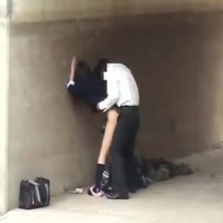 Порно папа с друзьями выебал дочку