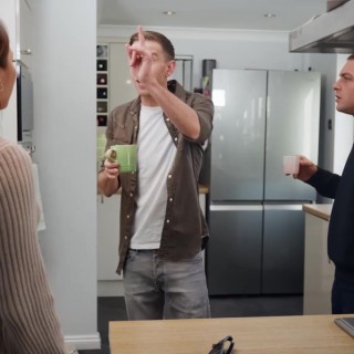 Огромный хрен круто шпилит красотку