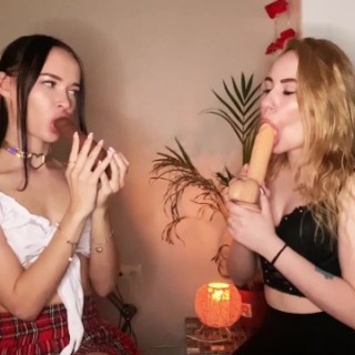 Порно с секс игрушками и женой онлайн