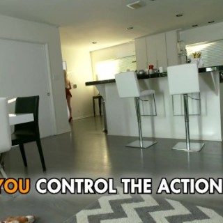 Блондиночка и брюнетка ебутся с одним