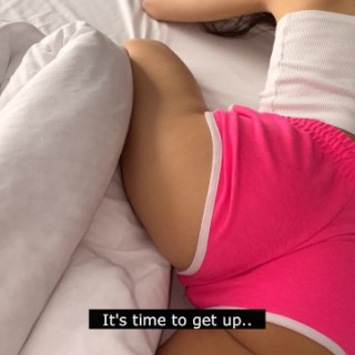 Молодой крошке загоняет ствол в письку