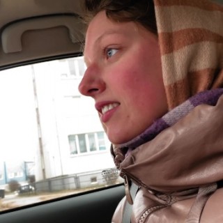 Греет молодую худышку жарким сексом