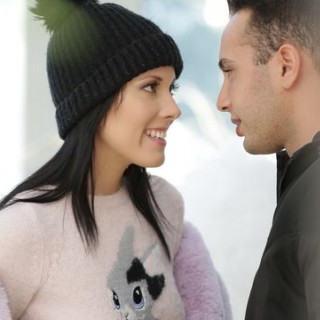 Помогла сыну подрочить порно