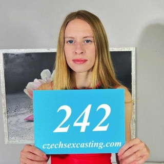 Кастинг для сучки, проверяет телку членом