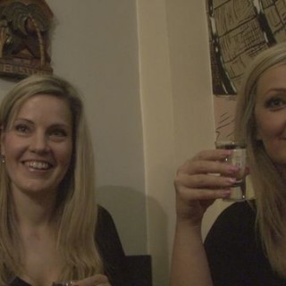 Порно с сестрой пока родители на даче