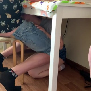 Порно со зрелой в туалете