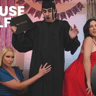 Парнишка отлично пердолит двух зрелых давалок