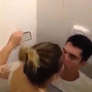 Порно госпожа дрочит хуй раба